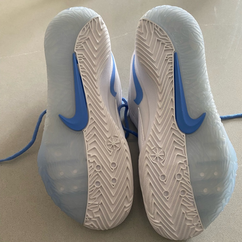 Nike hyperace air zoom 3, never worn, new.